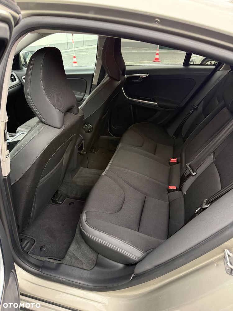 Volvo S60 D4 Drive-E Momentum - 20