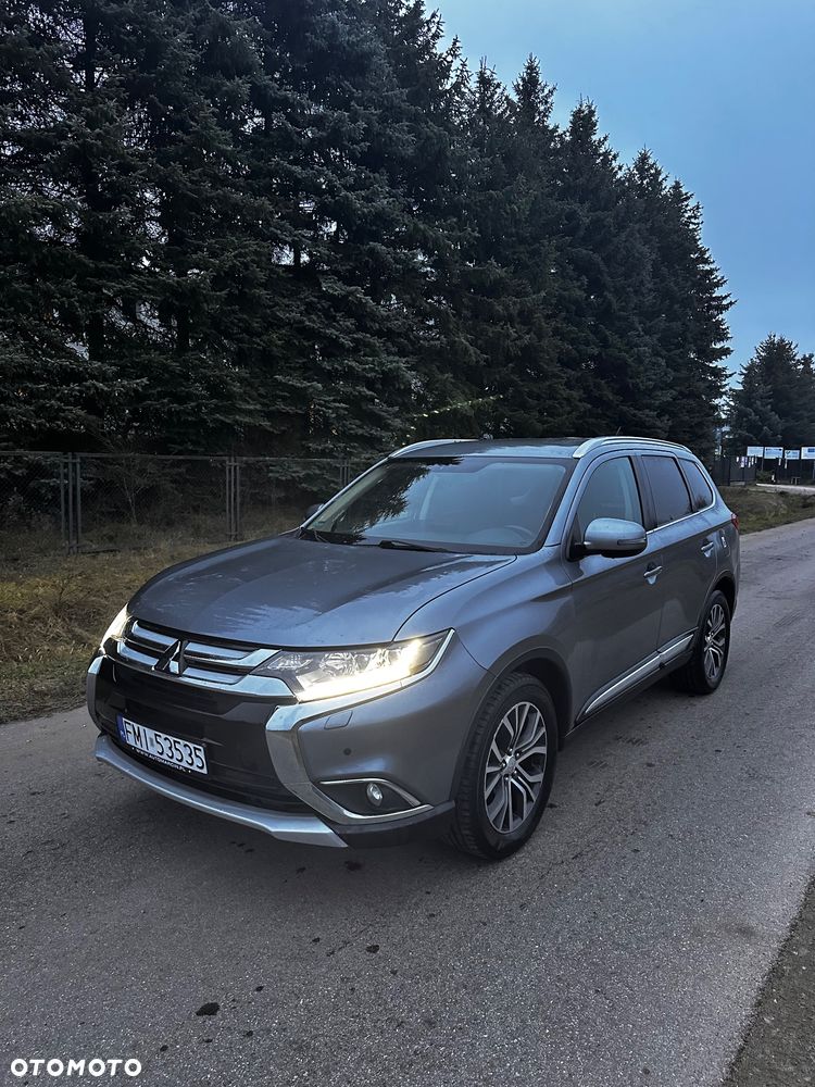 Mitsubishi Outlander 2.2 DID Instyle Navi 4WD - 7