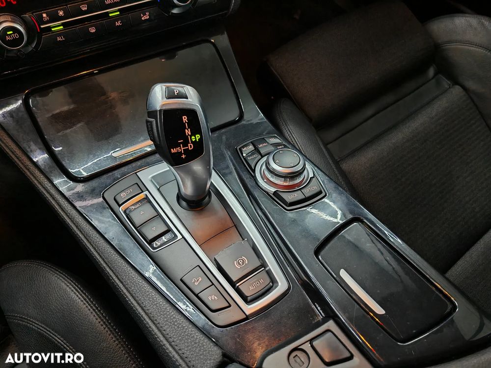 BMW Seria 5 525d xDrive Touring Sport-Aut. - 16