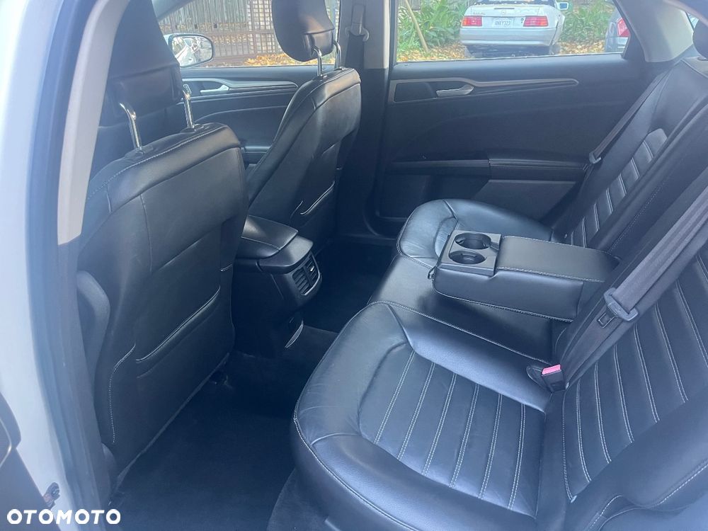 Ford Fusion - 4