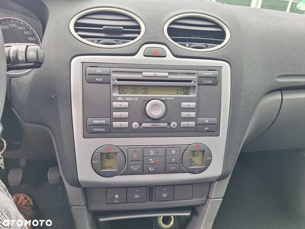 Ford Focus 1.8 FF Ghia - 12