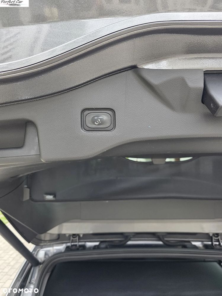 Ford Mondeo SW 2.0 Hybrid ST-Line X - 32