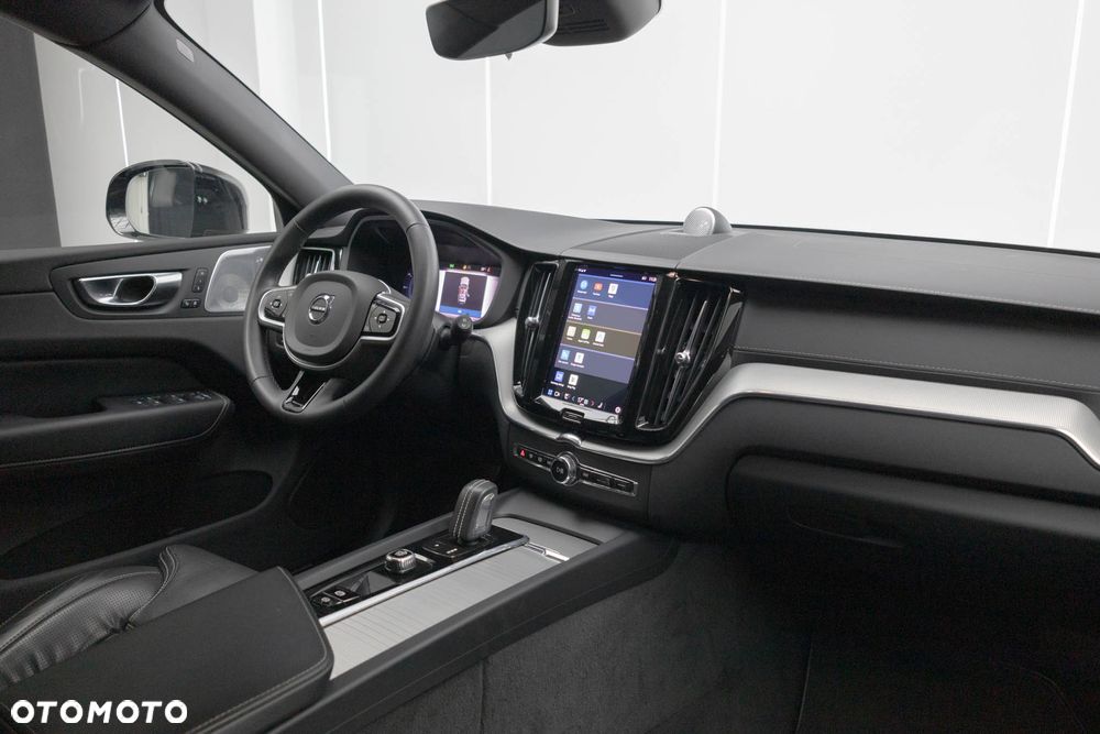 Volvo XC 60 B4 D AWD Ultimate Dark - 24