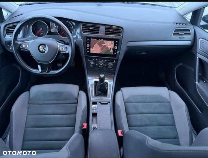 Volkswagen Golf - 25