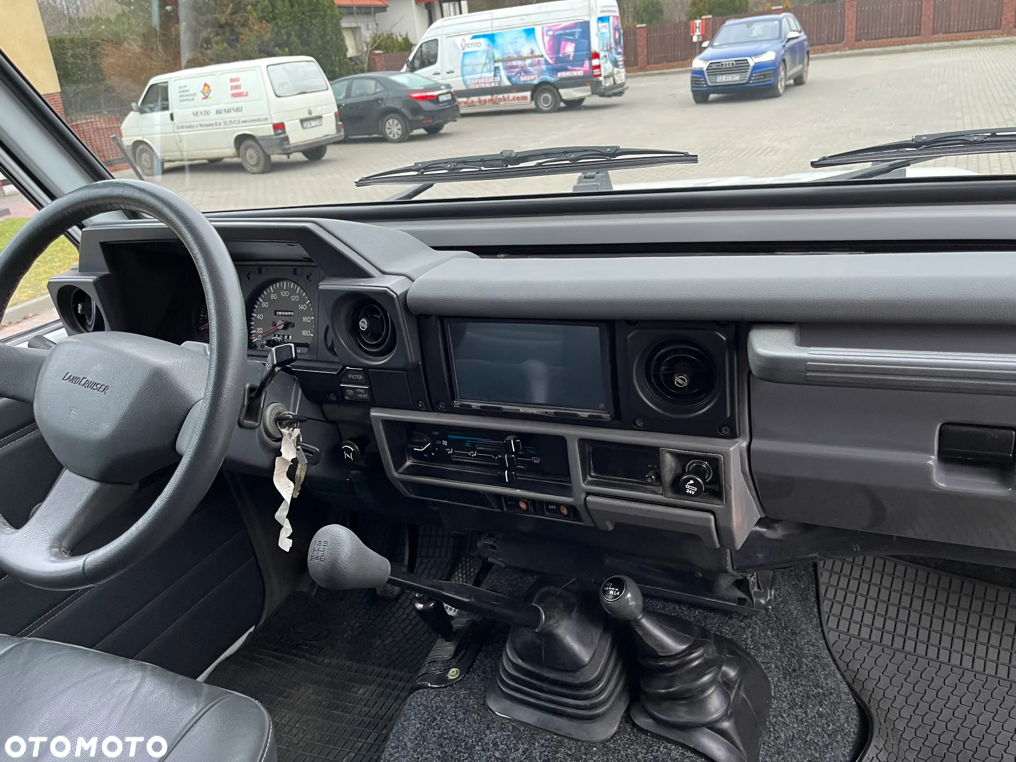Toyota Land Cruiser HT LX - 33