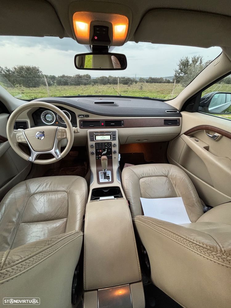 Volvo XC 70 D5 Momentum Geartronic - 9