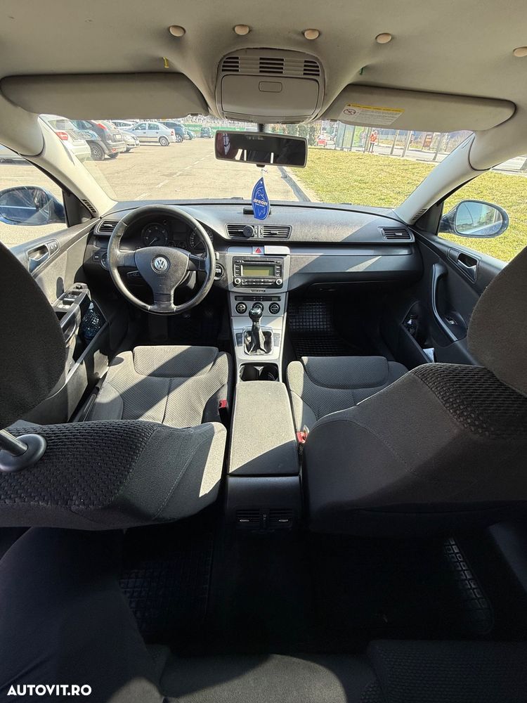 Volkswagen Passat - 11