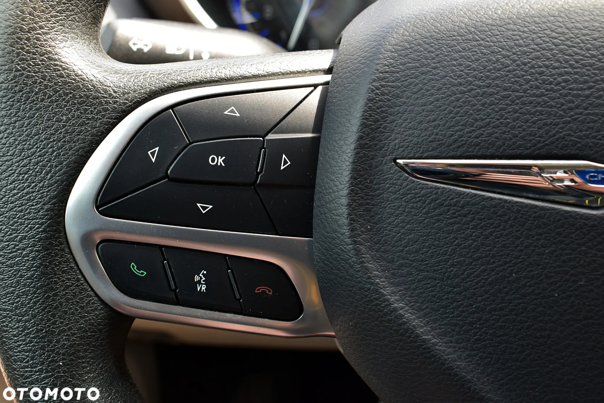 Chrysler Pacifica - 12