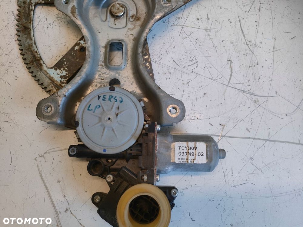 TOYOTA COROLLA VERSO 04- PODNOŚNIK LEWY TYŁ - 3