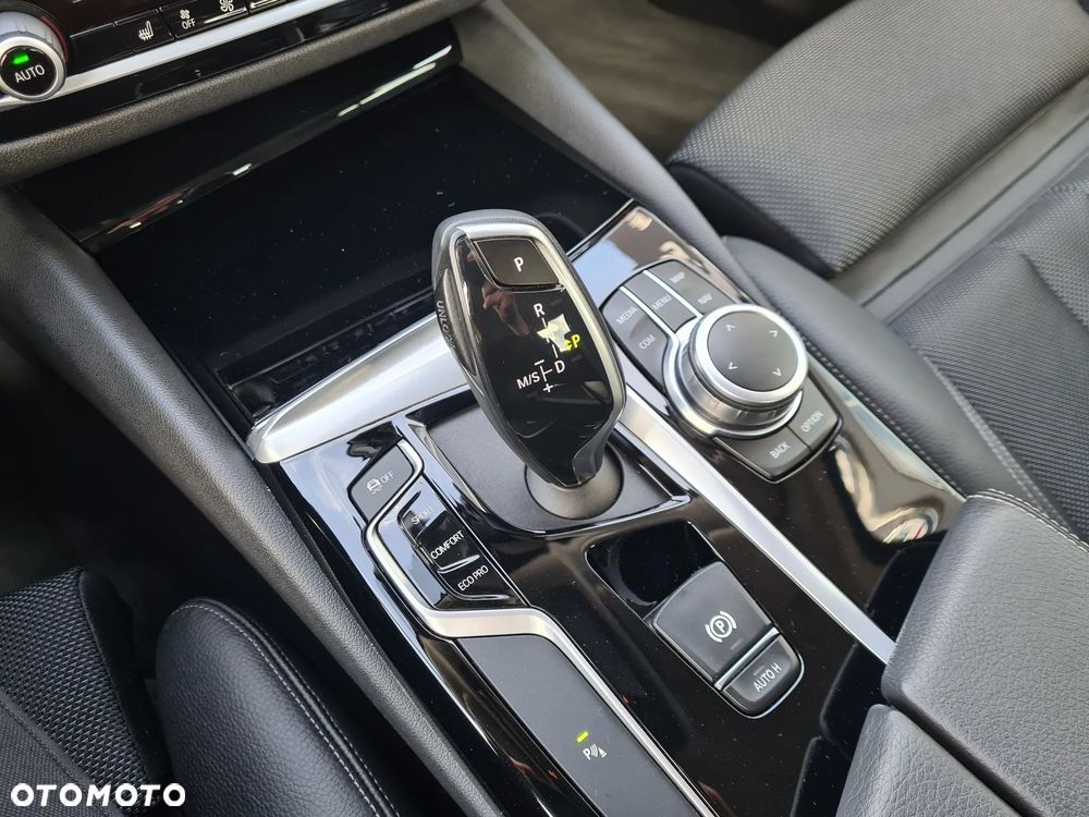 BMW Seria 5 520i Sport Line sport - 19