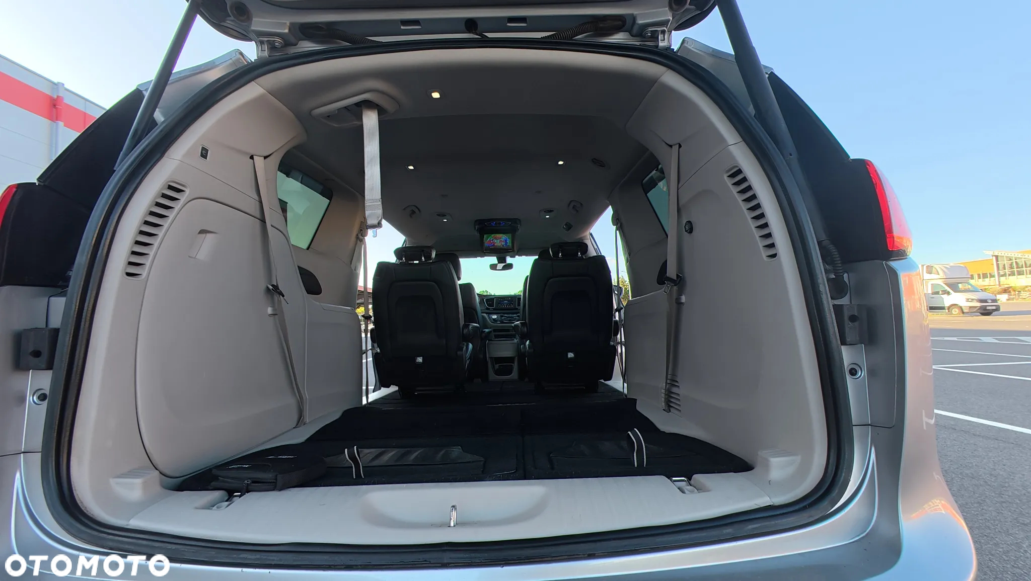 Chrysler Pacifica - 13