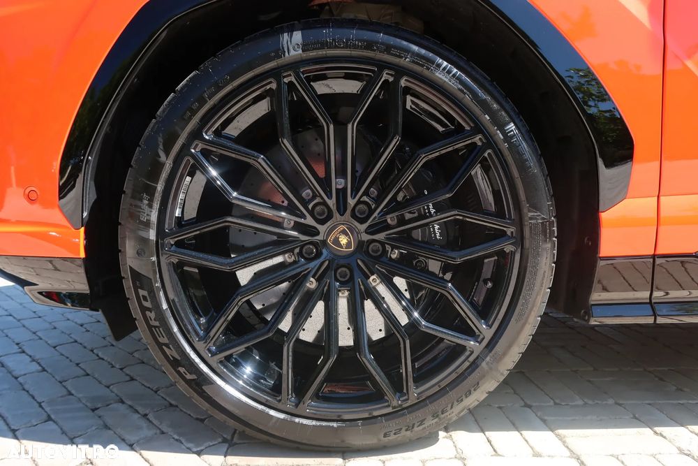 Lamborghini URUS - 33