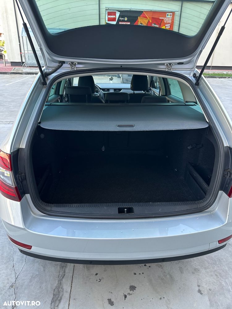 Skoda Octavia Combi Diesel 2.0 TDI Style - 8