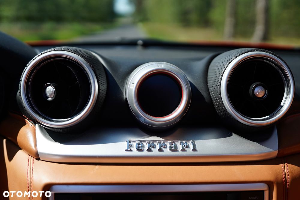 Ferrari California T - 12