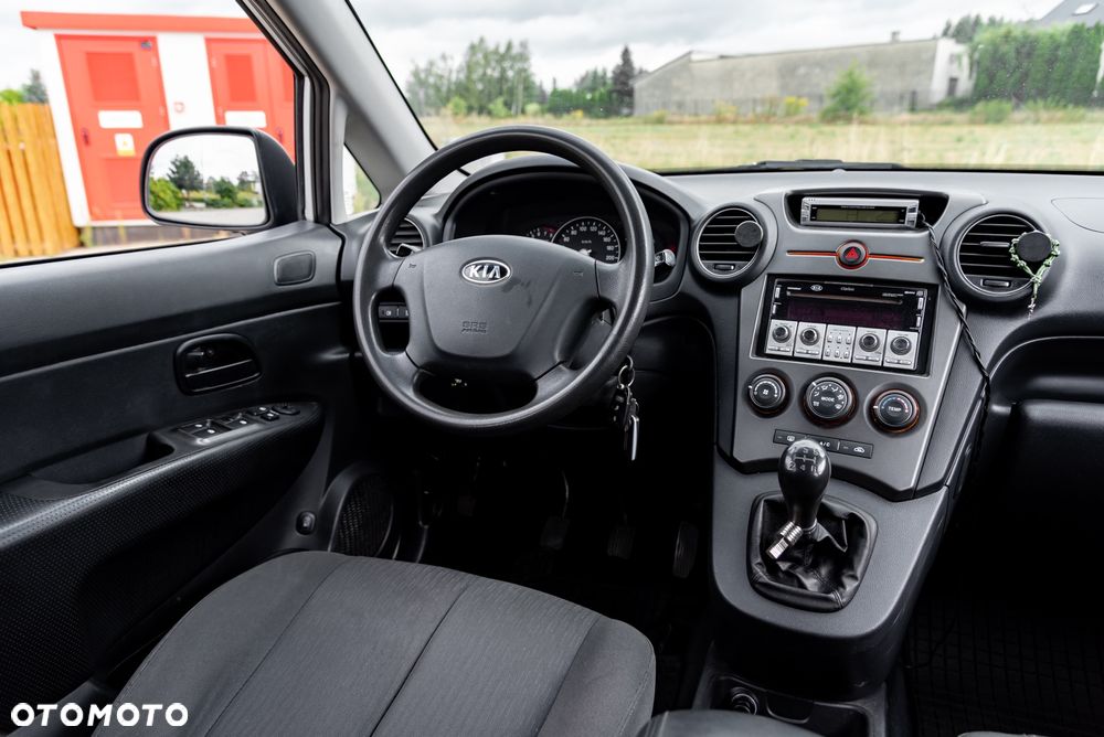 Kia Carens 2.0 EX - 26