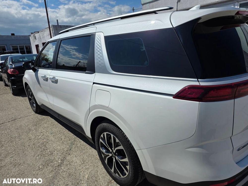 Kia Carnival - 26