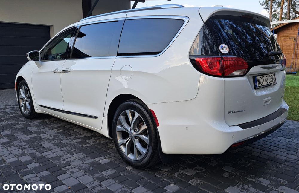 Chrysler Pacifica - 8