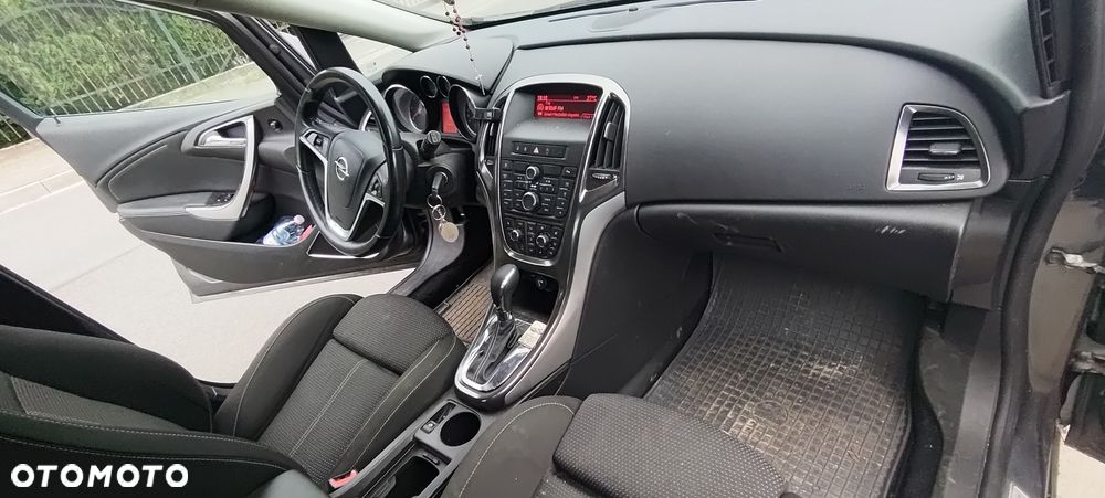 Opel Astra 2010 photo 4