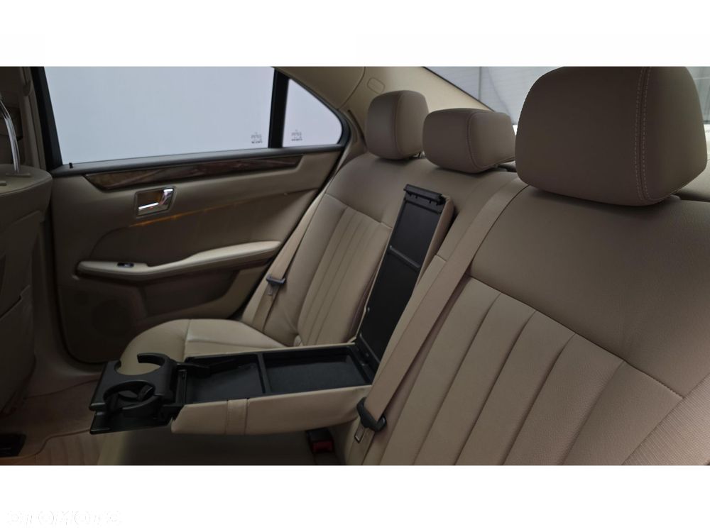 Mercedes-Benz Klasa E - 23