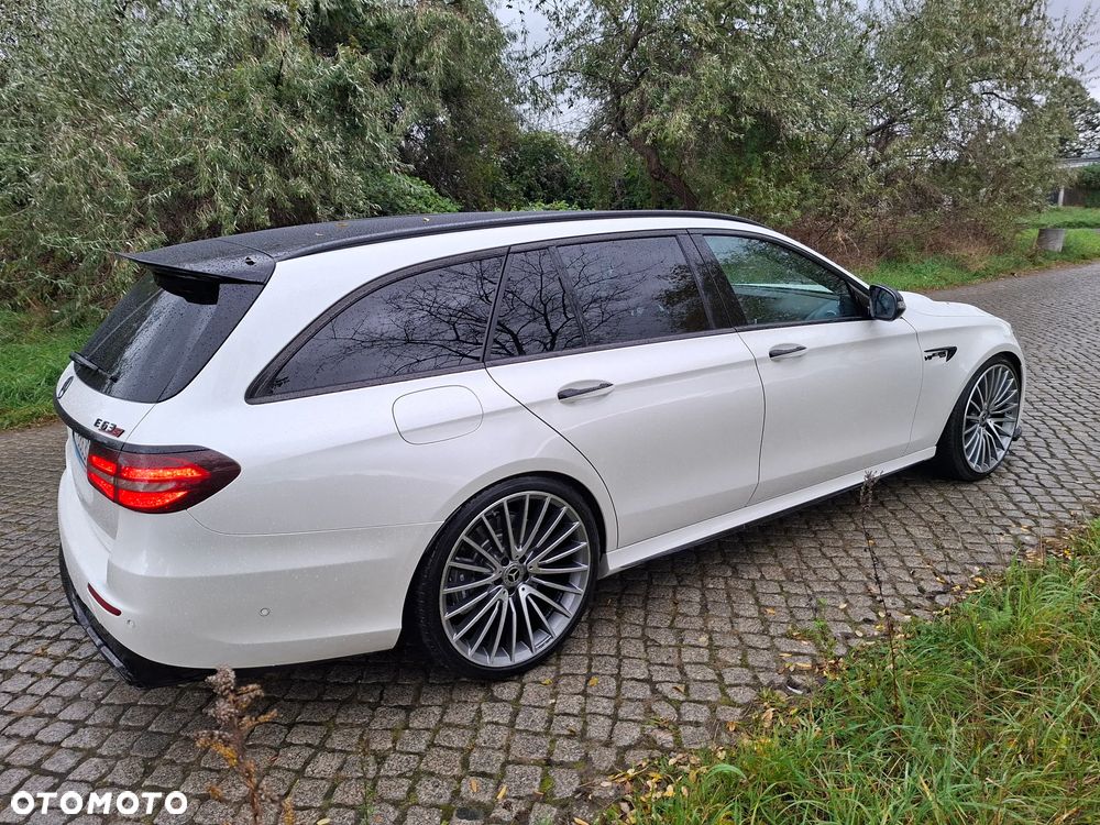 Mercedes-Benz Klasa E AMG 63 4Matic+ T 9G-TRONIC - 13