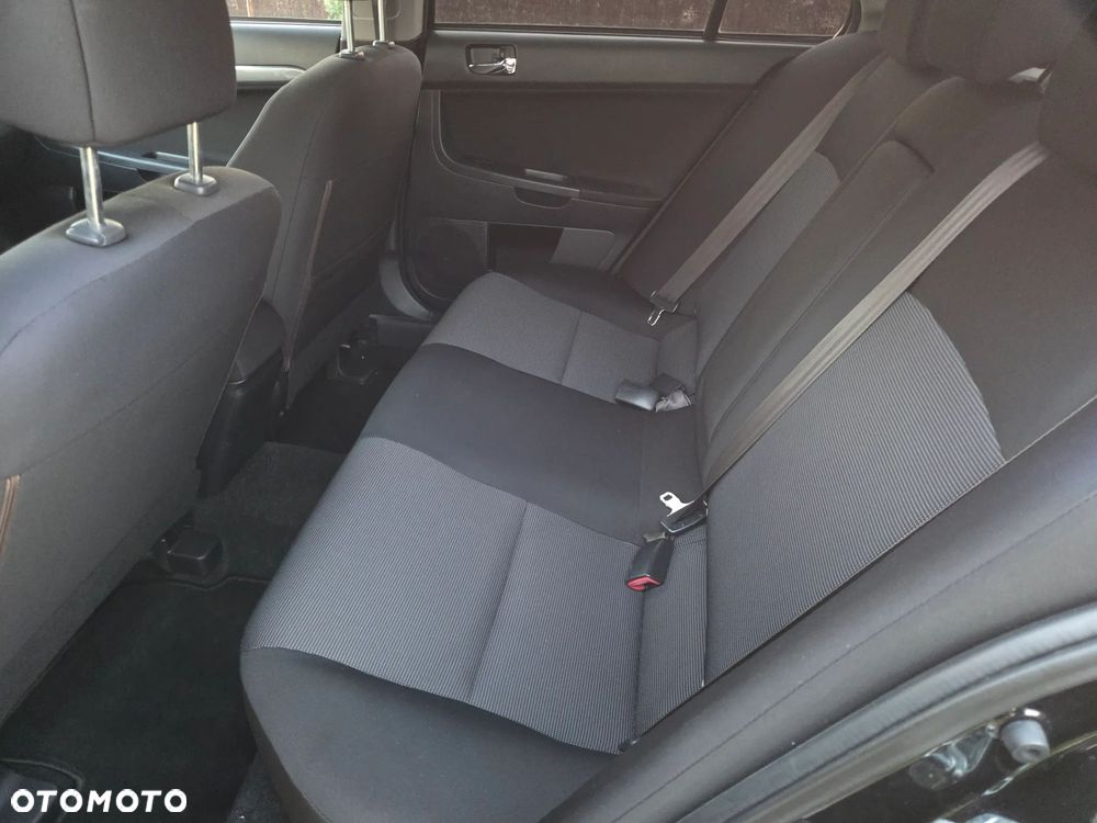 Mitsubishi Lancer - 10