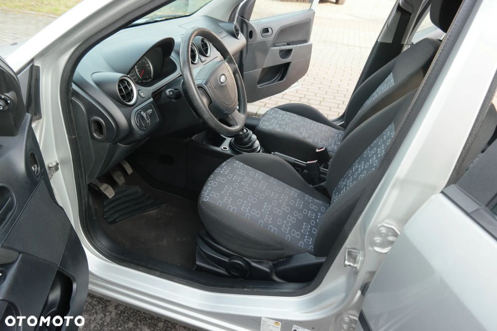 Ford Fiesta 1.4 Ambiente - 14