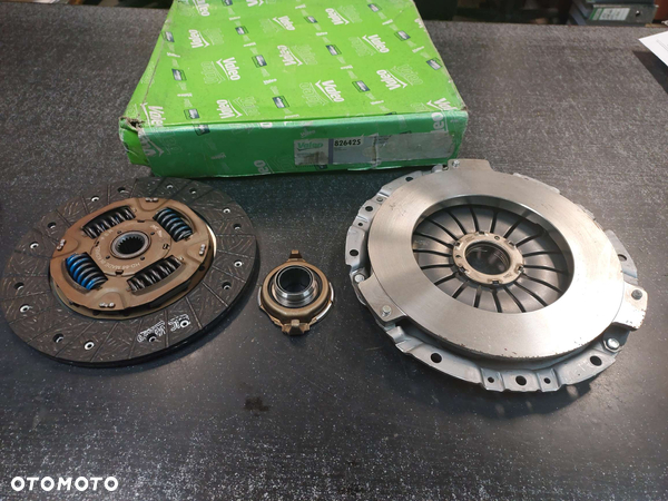 SPRZĘGŁO HYUNDAI KPL Zestaw sprzęgła z łożyskiem wyciskowym  225mm  HYUNDAI SANTA FÉ I, TRAJET 2.0 03.00-07.08