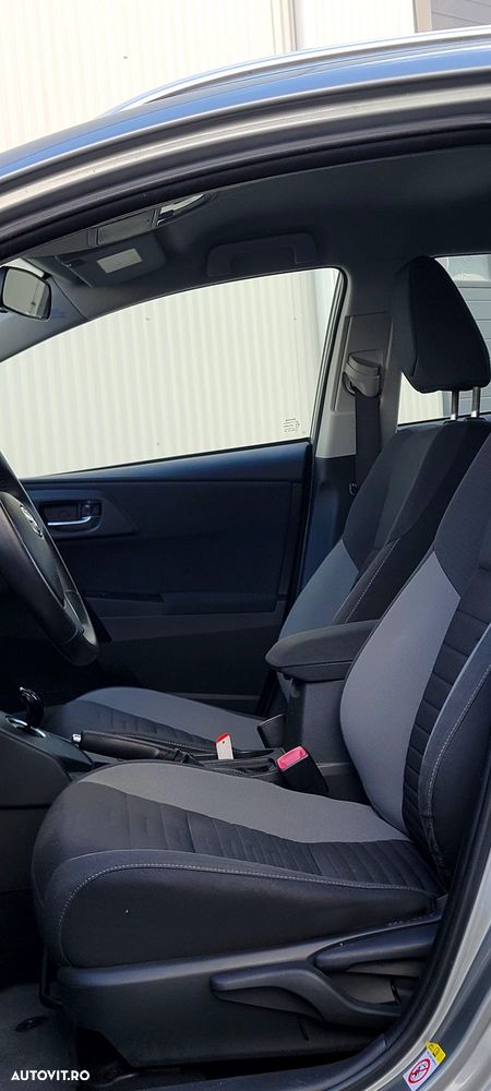 Toyota Auris 1.8 L VVT-i HSD Luna - 7