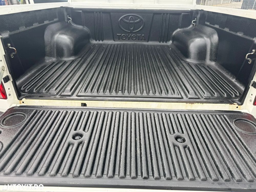 Toyota Hilux 2.4D 150CP 4x4 Double Cab 6MT Comfort - 21