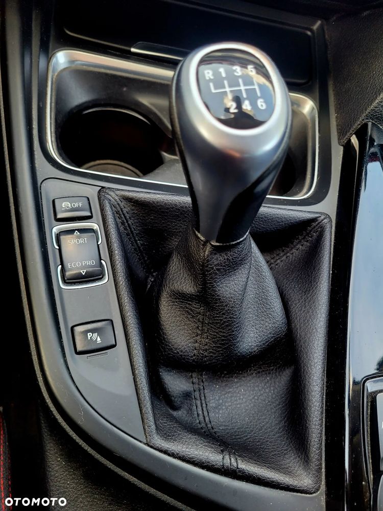 BMW Seria 3 320i Sport Line - 15