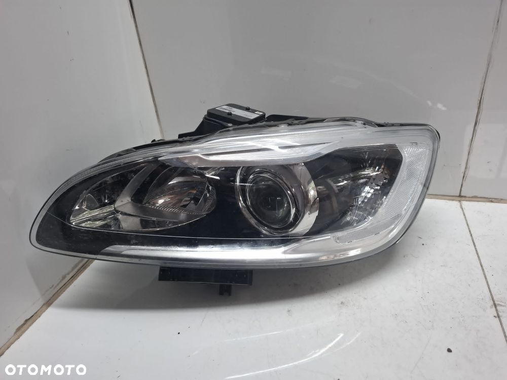 LAMPA LEWA PRZEDNIA PRZÓD VOLVO V60 S60 LIFT XENON 31698824 USZKODZONA - 1