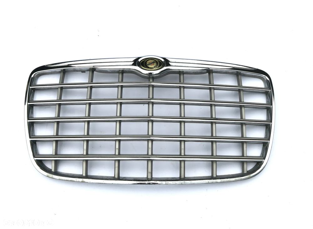 CHRYSLER 300C 2004 - 2010 atrapa GRILL CHROM LOGO 300 C ORYGINAŁ OE - 9