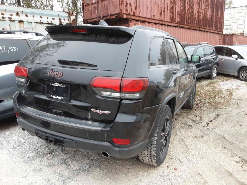 Jeep Grand Cherokee - 31
