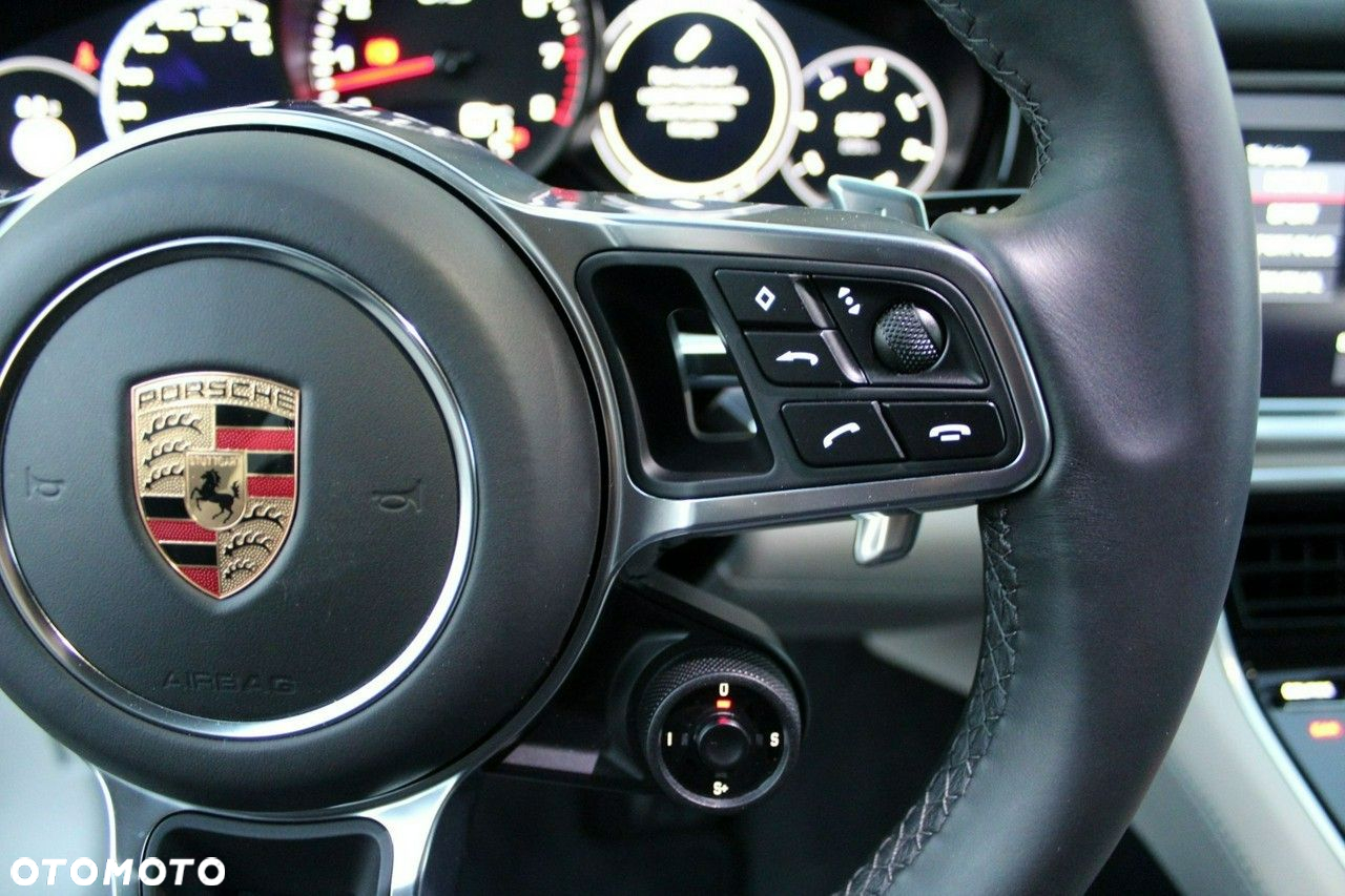 Porsche Panamera - 25