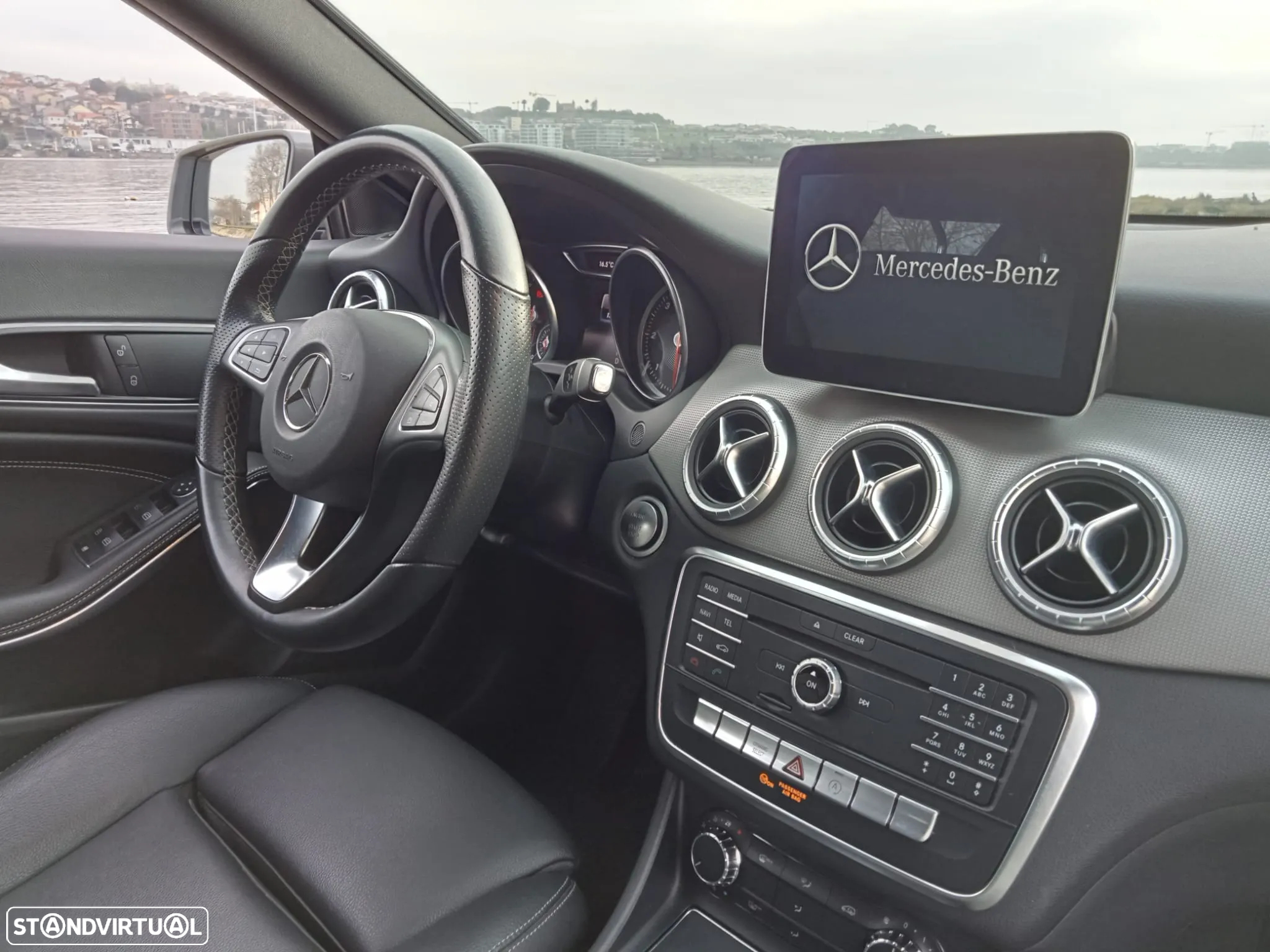 Mercedes-Benz CLA 180 Shooting Brake d 7G-DCT Urban - 19