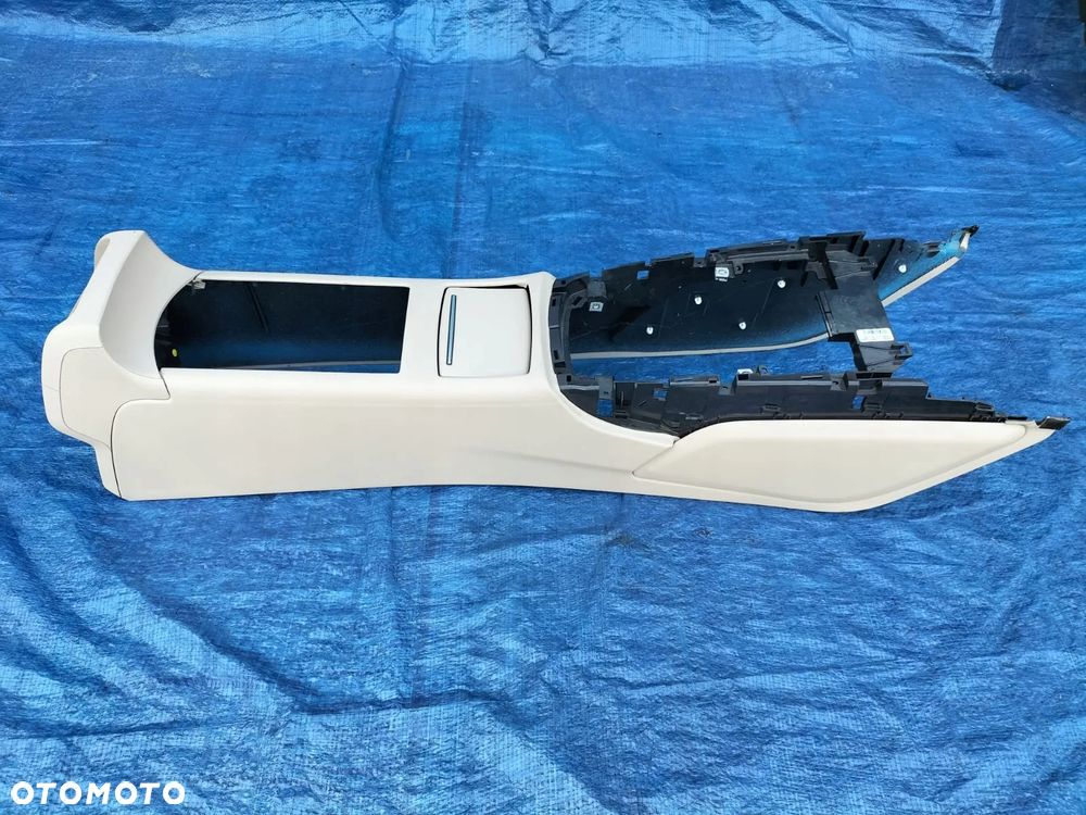 TUNEL ŚRODKOWY BEŻ BEŻOWY UCHWYT NA NAPOJE RAMKA SCHOWEK AUDI A7 LIFT