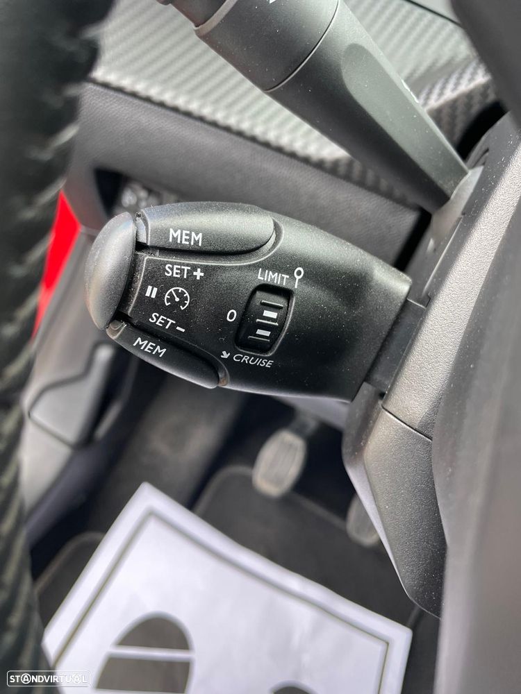 Peugeot 208 BlueHDi 100 Allure - 10