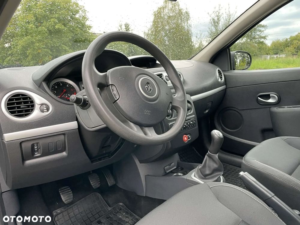 Renault Clio 2010 photo 3