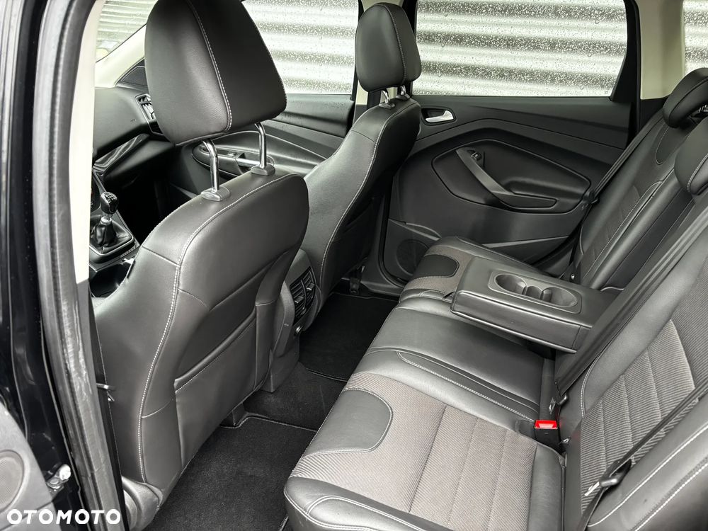 Ford Kuga 2.0 TDCi 2x4 Titanium - 37