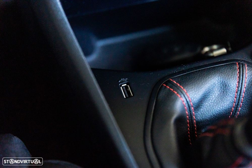 Ford Fiesta 1.0 EcoBoost Hybrid S&S ST-LINE - 24