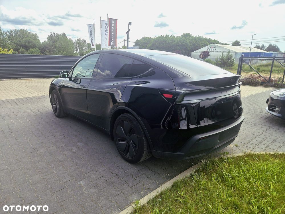 Tesla Model Y Long Range AWD - 3