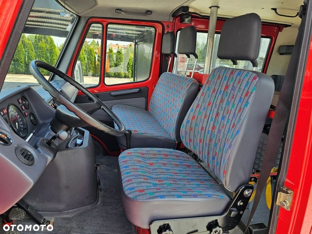 Mercedes-Benz 310 - 14