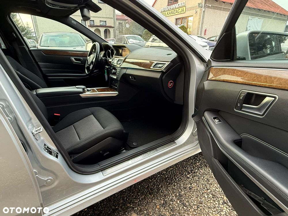 Mercedes-Benz Klasa E 220 BlueTEC 4Matic 7G-TRONIC Avantgarde - 27