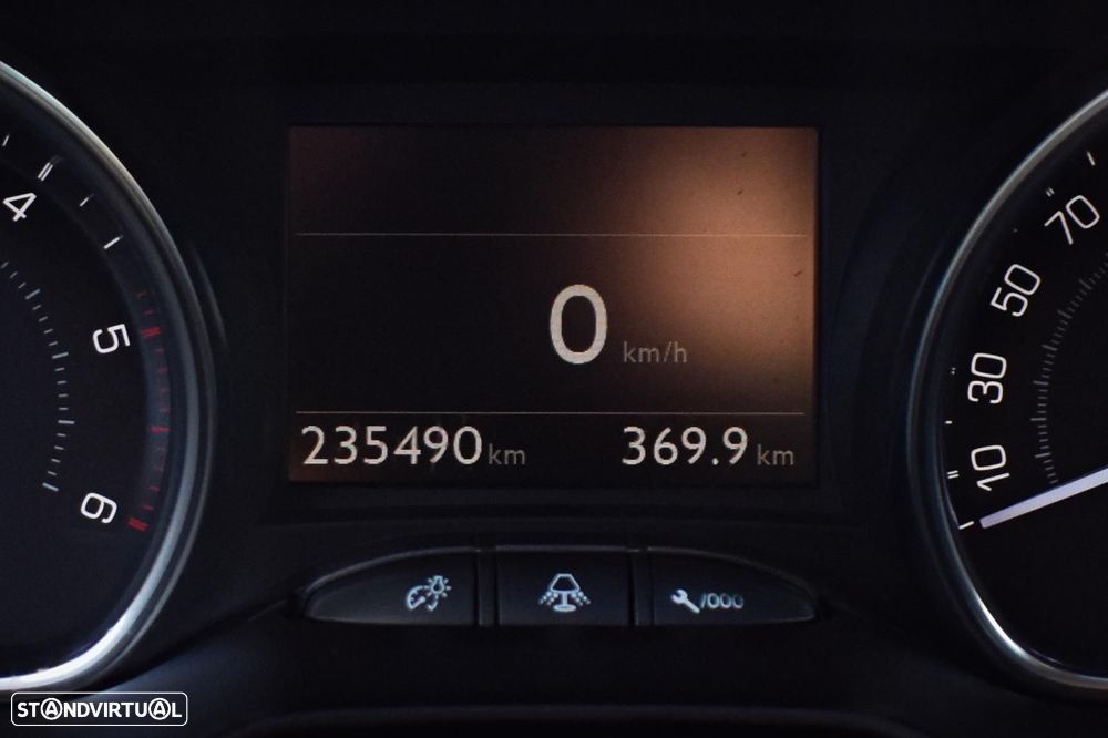 Peugeot 2008 1.6 BlueHDi Allure - 4