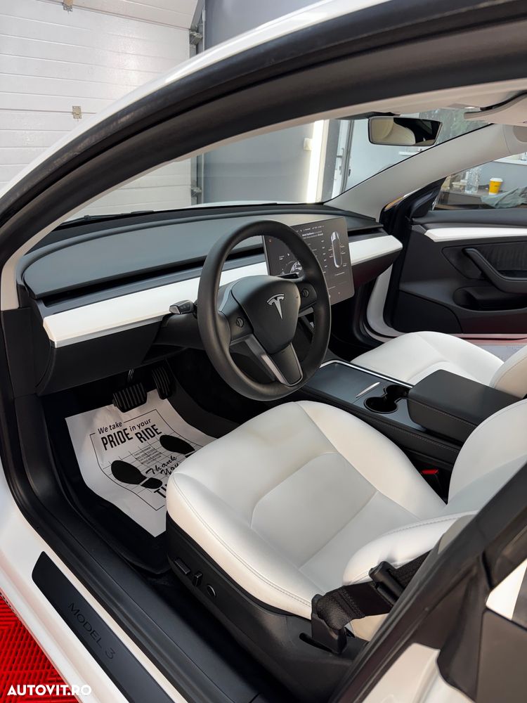 Tesla Model 3 - 4