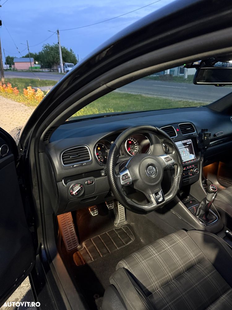 Volkswagen Golf 2.0 TDI DPF GTD - 11