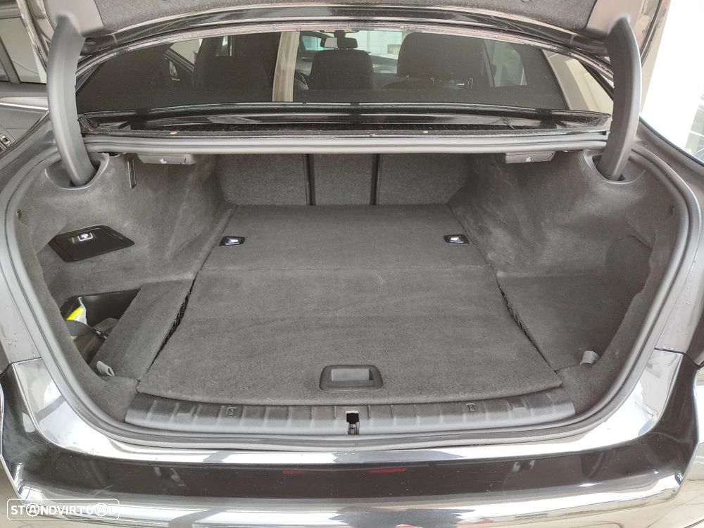 BMW 530 e Pack M - 16