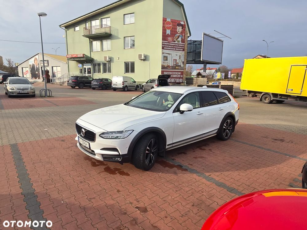 Volvo V90 Cross Country - 11