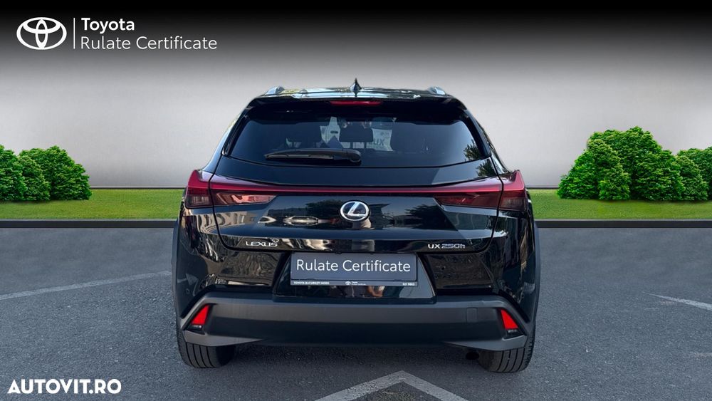 Lexus UX 250h FWD Executive - 9