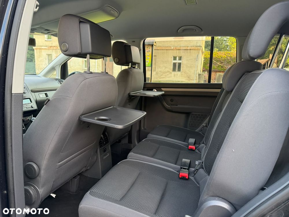 Volkswagen Touran - 12